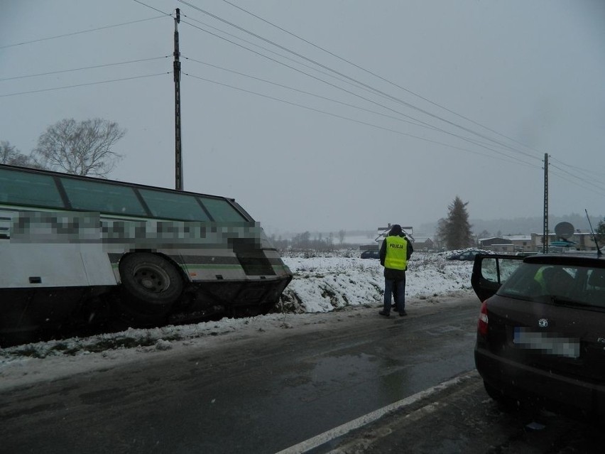 Bojano: Autobus z dziećmi wjechał do rowu 