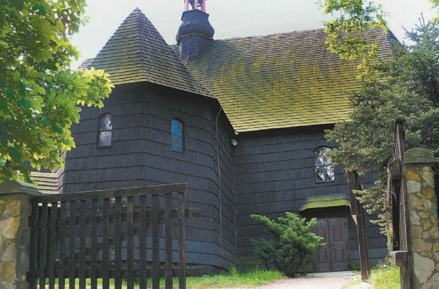 Drewniany gontowy kościółek św. Bryksego z 1660 roku ufundował Marcin Wolg.