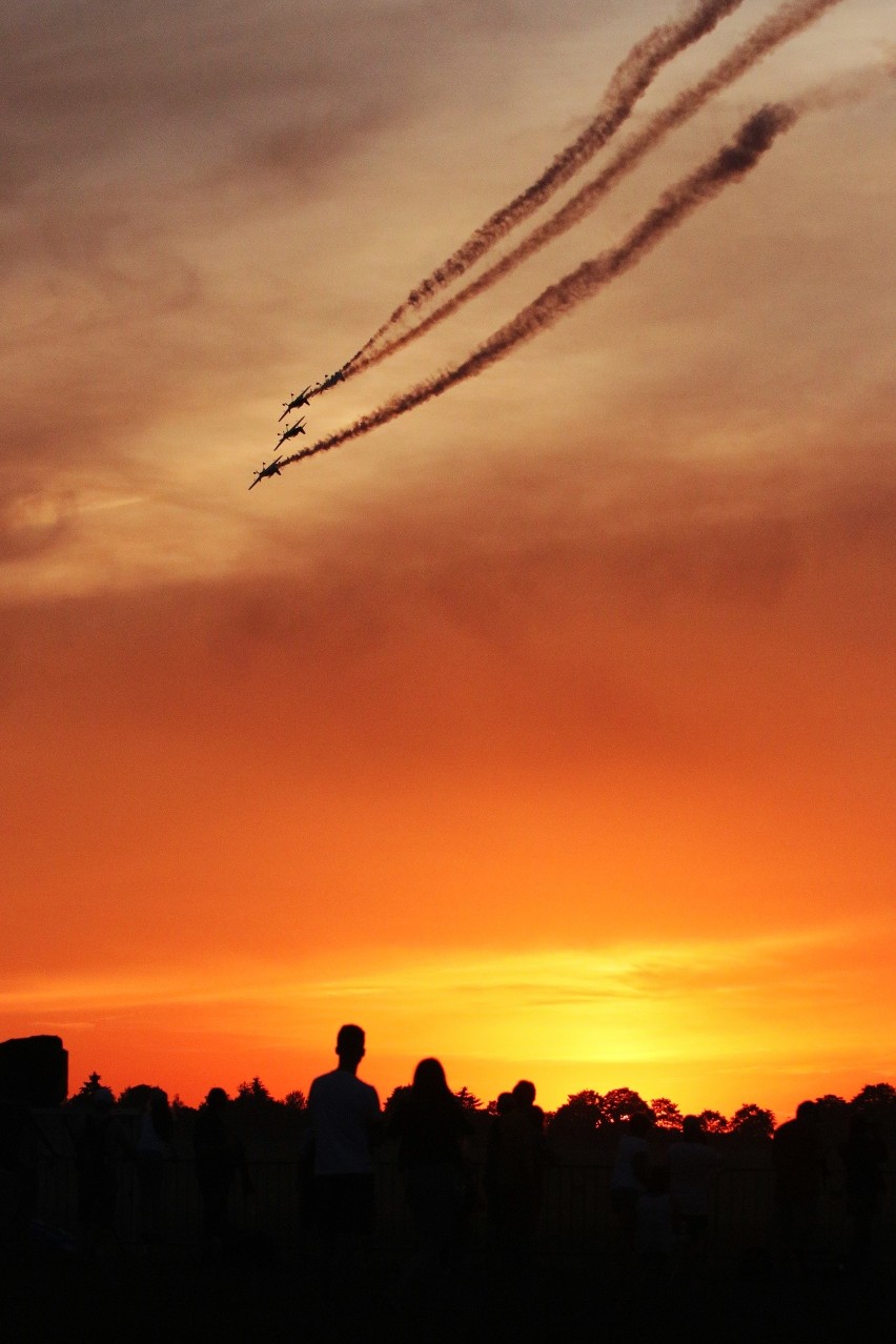 Air Festival Świdnik. Taniec Biało - Czerwonych Iskier na niebie [ZDJĘCIA, WIDEO]