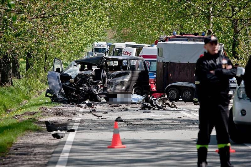 Śmiertelny wypadek na drodze Wałbrzych - Kłodzko. Zginął 43-letni kierowca (ZDJĘCIA)