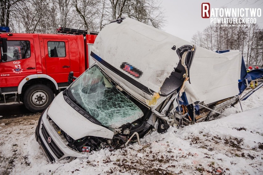 Prostki - Niedźwiedzkie. Tragiczny wypadek na DK 65. Nie żyje kierowca busa [ZDJĘCIA]