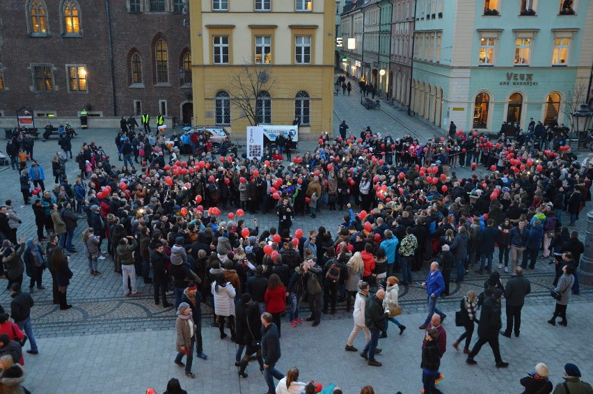 Wielkie serce w Rynku – stworzyli żywą walentynkę