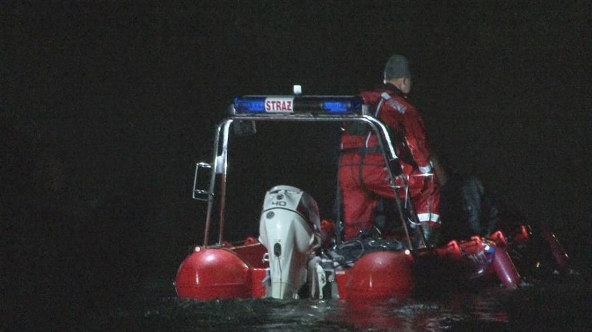 Tragedia na terenie żwirowni w Waplewie Wielkim. Jeden z mężczyzn zniknął pod wodą. Ciało 20-latka odnaleziono dopiero w sobotę, 4.07.2020