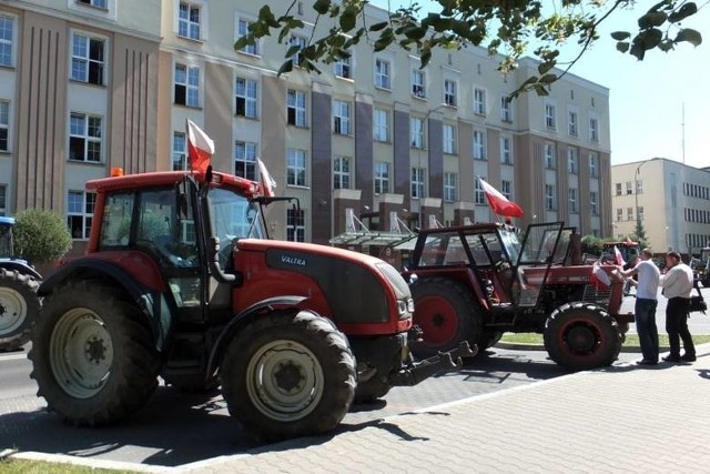 Rolnicy kilka razy w 2014 roku przyjeżdżali przed Podlaski Urząd Wojewódzki