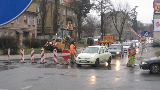 Na Sienkiewicza wyłączona z ruchu jest jedna nitka ulicy