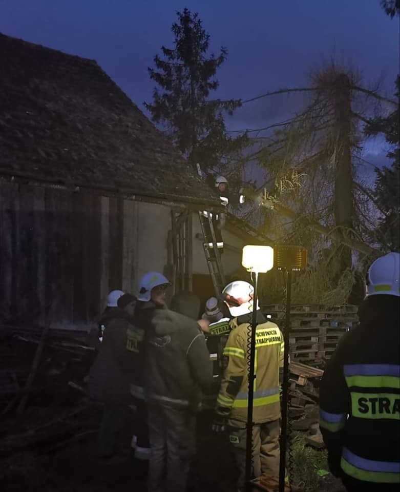 Powiat wielicki. Wiatr słabnie, ale nadal wyrządza szkody