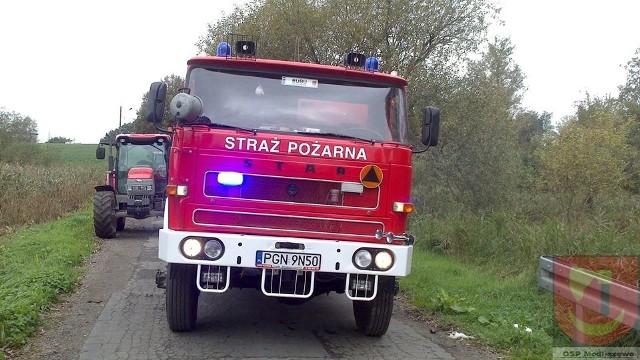 Ciągnik prowadziła kobieta - nic jej się nie stało