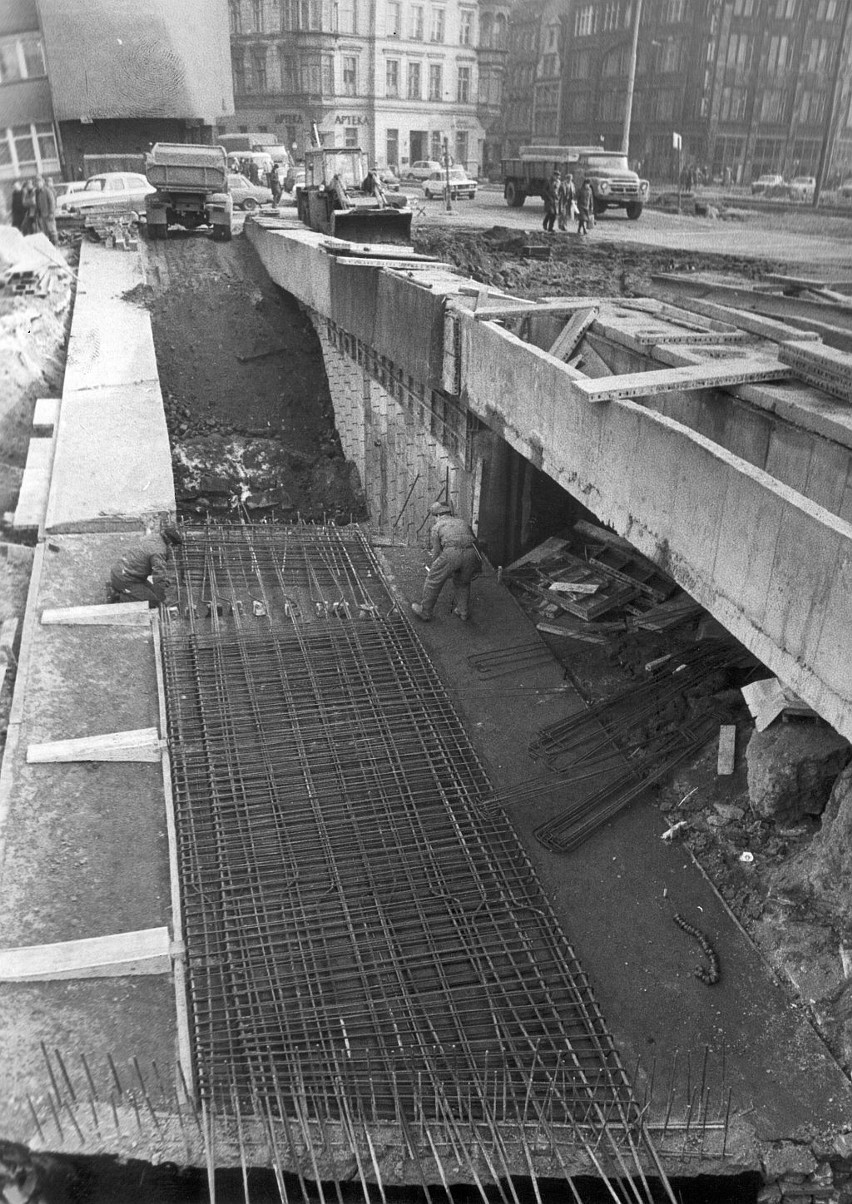 Budowa przejścia podziemnego pod placem Jana Pawła II, 1981