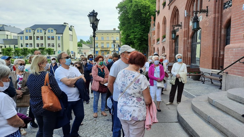 Pierwszy spacer po Słupsku z przewodnikiem okazał się strzałem w dziesiątkę. Przyszło około 100 osób!