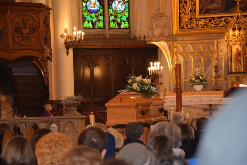 Pogrzeb poetki Marty Dąbkowskiej. Pełen wierszy o nadziei, którą obdarowywała ludzi