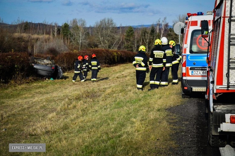 Dachowanie na DK8. Babcia z wnuczką w szpitalu