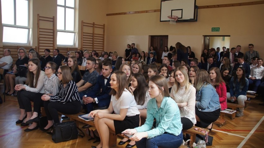 Liceum Ogólnokształcące w Iłży jest miejscem, gdzie warto zdobywać wiedzę, to jedno z najlepszych liceów w regionie