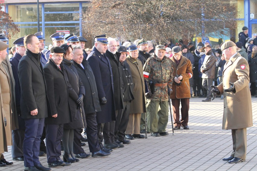 Na Placu Bartosza Głowackiego w Tarnobrzegu  „Terytorialsi” wypowiedzieli rotę przysięgi wojskowej. Było bardzo uroczyście (duzo zdjęć)