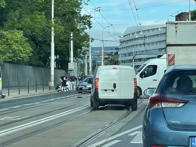 Dziś (24 maja) przed godziną 9:00 na ul. Traugutta kierowca...