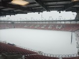 Tak dziś wygląda zasypana śniegiem murawa stadionu Widzewa. Czy mecz Widzewa się odbędzie?