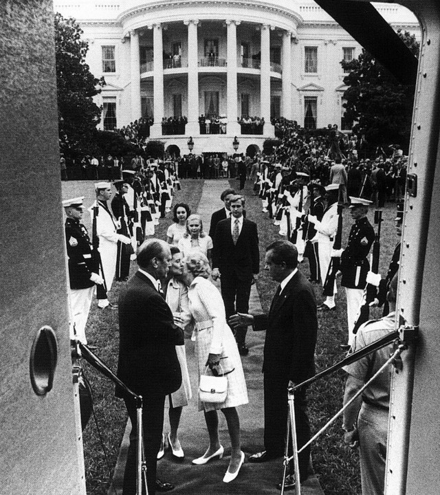 Nixon opuszcza Biały Dom. 9 sierpnia 1974.