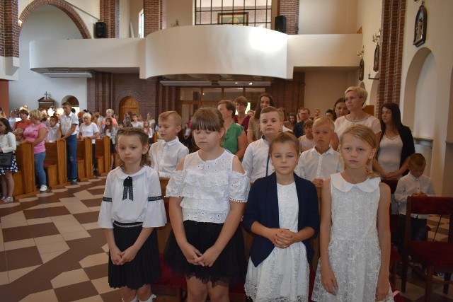 Od nabożeństwa w kościele rozpoczęła sie inauguracja roku szkolnego w Rusinowie.