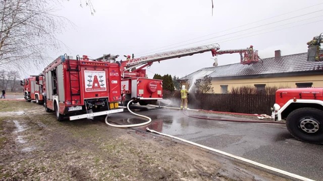 Na miejsce wysłano strażaków ze Środy Wielkopolskiej oraz druhów z OSP Zaniemyśl, OSP Brodowo i OSP Kępa Wielka.