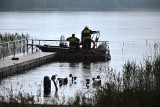 Akcja poszukiwawcza na jeziorze w Chotkowie. Szukają 24-latka (zdjęcia)