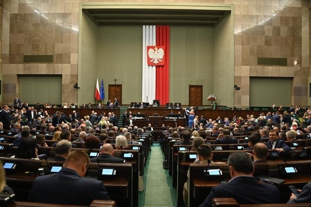 Państwowa Komisja Wyborcza wystąpiła do marszałek Sejmu o wprowadzeniu zmian w liczbie wybieranych posłów w 21 z 41 okręgów. Okręg słupsko-gdyński powinien mieć o jednego posła więcej.