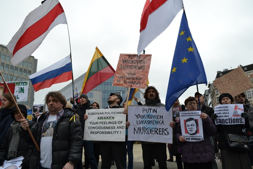 Demonstracja przeciw Janukowyczowi w Brukseli