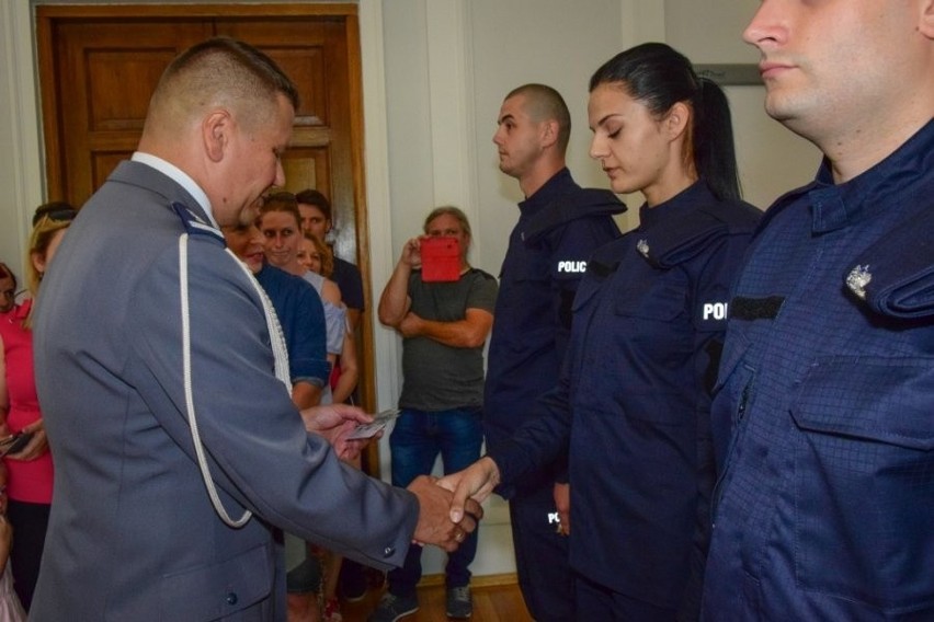 Czternastu nowo przyjętych policjantów w czwartek złożyło w...