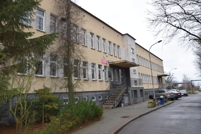 Obecnie siedziba sandomierskiej Filii Uniwersytetu Jana Kochanowskiego znajduje się w budynku, który kilka lat temu został przekazany uczelni przez sandomierskie starostwo.