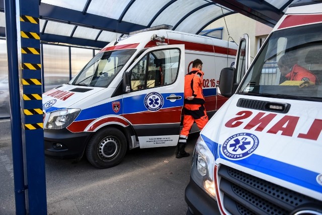 Karetki Wojewódzkiej Stacji Pogotowia Ratunkowego w Poznaniu zasilane są 3-litrowymi wysokoprężnymi silnikami diesla o mocy 190 KM, pojazd z wyposażeniem nie może przekraczać wagi 3,5 ton. Samochody dodatkowo posiadają funkcję dogrzewania silnika oraz przedziału medycznego, a także klimatyzację automatyczną, czołowe i boczne poduszki powietrze dla kierowcy i pasażera, czujniki parkowania oraz kamery cofania.Przejdź do następnego slajdu ----->