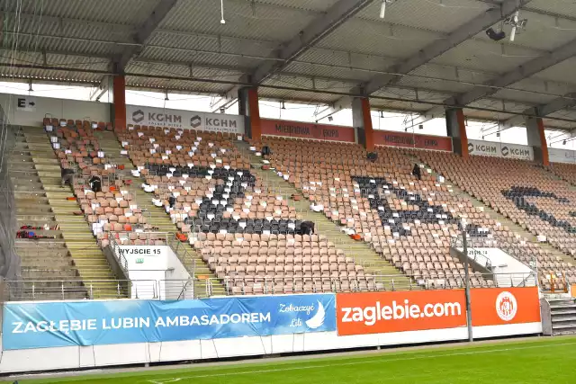 Wymiana krzesełek na KGHM Zagłębie Arena już się rozpoczęła. Pierwsze efekty mają być widoczne podczas najbliższego domowego meczu Zagłębia Lubin z Legią Warszawa (3 grudnia)