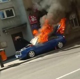 W Przemyślu na ul. Słowackiego spalił się volkswagen golf [ZDJĘCIA INTERNAUTY]