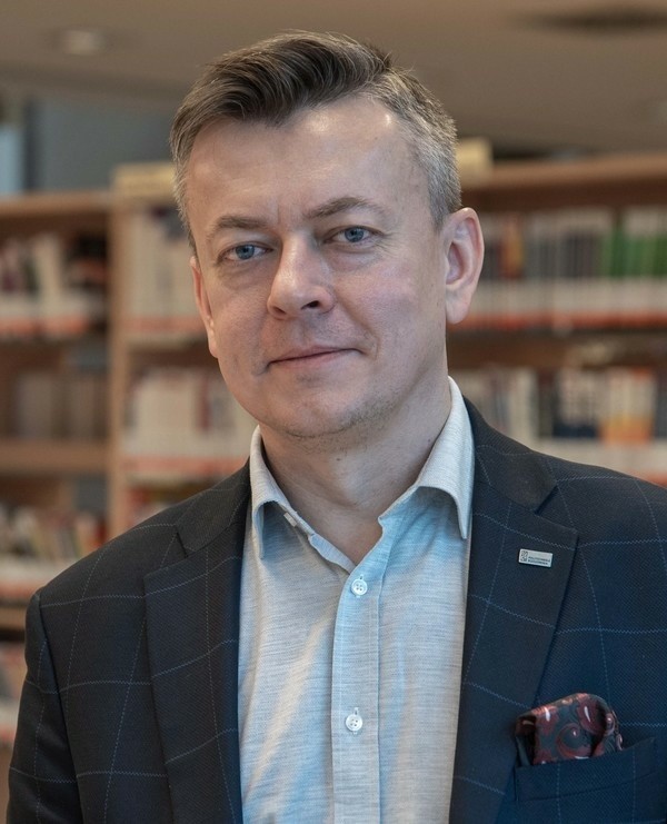 Prof. Jacek Strojny jest naukowcem Politechniki Rzeszowskiej...