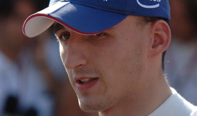 Robert Kubica tego sezonu nie może zaliczyć do udanych. Ósme miejsce na koniec to nie powód do dumy. Ale czy w kiepskim bolidzie Renault mógł osiągnąć coś więcej?