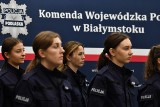 Nowi policjanci w podlaskim garnizonie. 35 funkcjonariuszy wypowiedziało w Białymstoku słowa roty ślubowania. Wśród nich jest osiem kobiet 