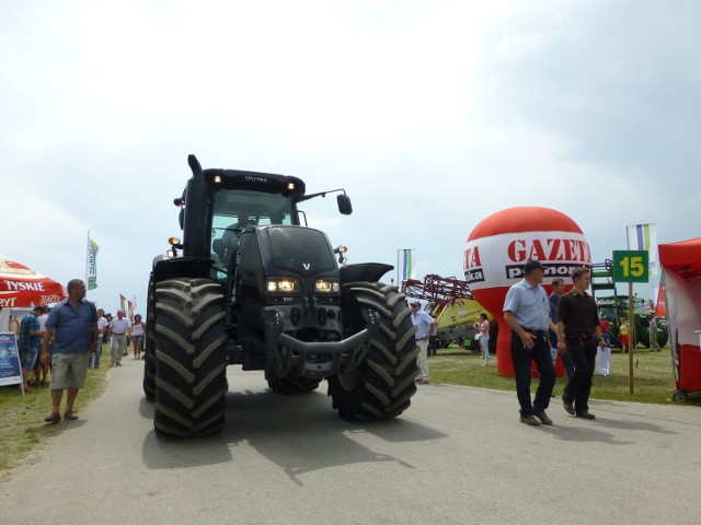 Pierwszego dnia targów pogoda dopisała, więc zwiedzających nie brakowało. "Gazeta Pomorska" też tam jest. Zapraszamy na nasze stoisko, obok stanowisk z maszynami