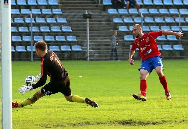 Janusz Gancarczyk (z prawej) w trzech dotychczasowych meczach w barwach Odry zdobył trzy bramki.