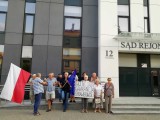 Spokojny protest w Starachowicach przed Sądem Rejonowym