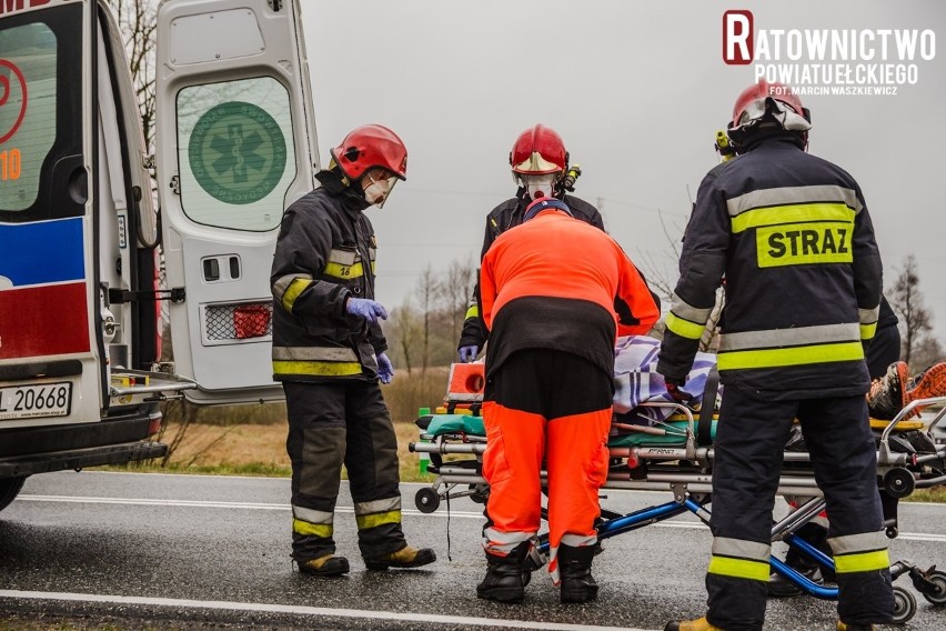 Wypadek na drodze krajowej nr 16. Na trasie Sędki - Ełk, kierowca audi wjechał do rowu (zdjęcia)
