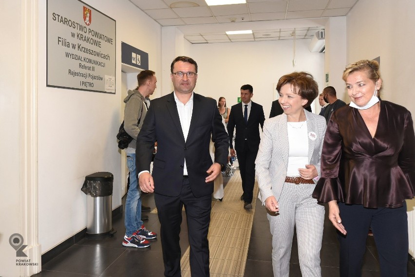 Pani minister Marlena Maląg odwiedziła Urząd Pracy Powiatu Krakowskiego. Chwali sprawną realizację programów rządowych