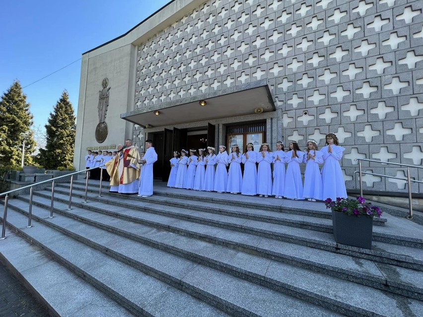 Pierwsza Komunia Święta w parafii Chrystusa Króla w Kielcach. Uroczysta msza święta z piękną oprawą. Zobacz zdjęcia