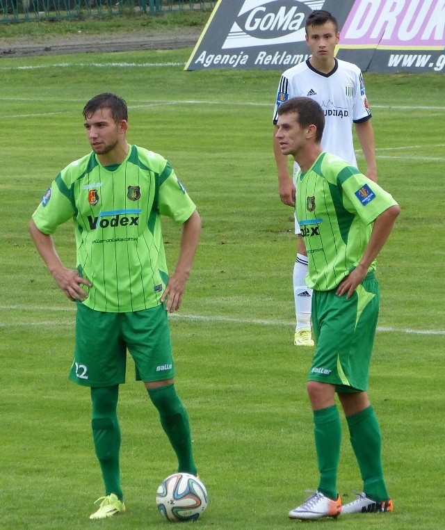 Piłkarze Stali Stalowa Wola (z lewej Łukasz Sekulski, obok Dawid Kałat) zmierzą się w Pucharze Polski z Lechią Gdańsk.