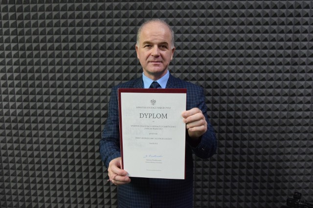 Andrzej Szczygielski otrzymał nagrodę Ministra Edukacji Narodowej za wybitne osiągnięcia w pracy dydaktycznej, wychowawczej i opiekuńczej