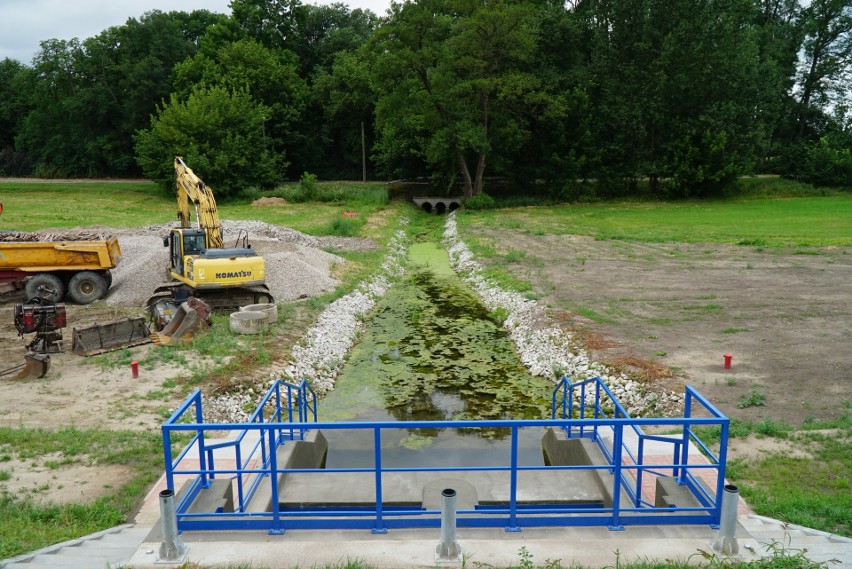 W Tulcach pod Poznaniem powstało nowe jezioro. Ma to uratować mieszkańców przed suszami i powodziami