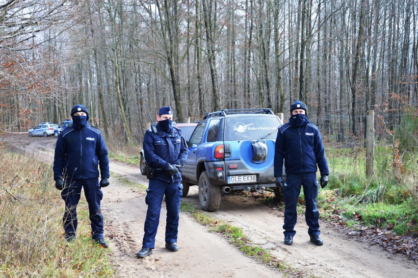 Spalony samochód, a w nim zwłoki. Tragedia w Mikorowie koło...