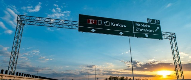 Odcinek drogi ze stolicy do Radomia ma status drogi ekspresowej.