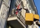 Incydent w Irkucku. Próbowali zdjąć flagi z polskiego konsulatu