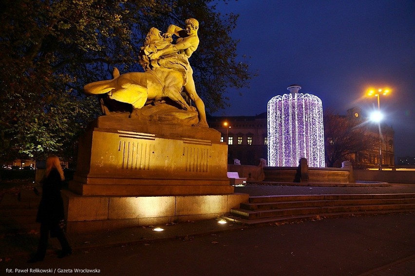 Wrocław już świąteczny. Zobacz jak pięknie wyglądają nowe ozdoby [ZDJĘCIA]