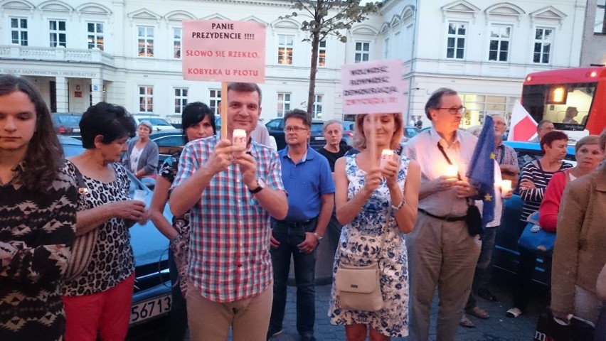 Manifestacja przed Sądem Okręgowym w Lublinie. "2 weta to za mało" (ZDJĘCIA)