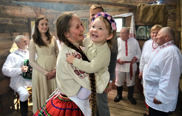 Fabularyzowany dokument „Kresy” w reżyserii Rafała Brylla to historia ostatnich dni Kresów Wschodnich II Rzeczypospolitej oraz początków tak zwanych Ziem Odzyskanych, oparta na dramatycznych świadectwach Polaków wypędzonych ze swej ojcowizny.