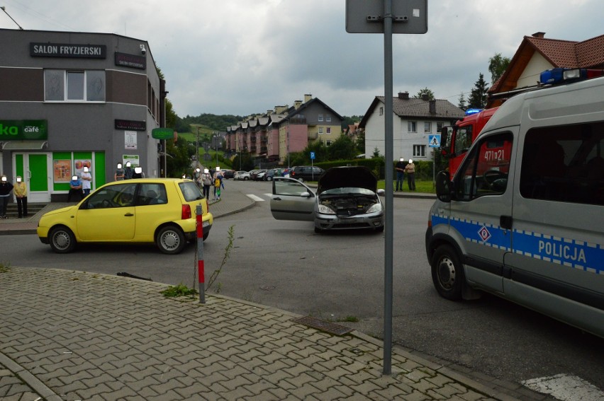 Myślenice. Wypadek na os. Tysiąclecia. Dwoje dzieci trafiło do szpitala