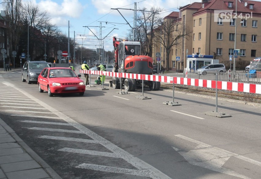 Utrudnienia na ul. Mickiewicza w kierunku Krzekowa. Do końca tygodnia frezowanie i zajęty jeden pas